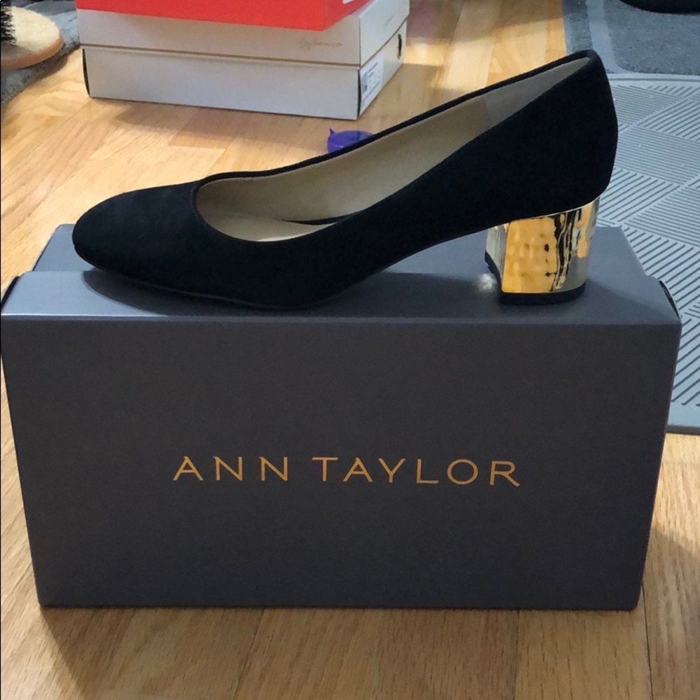 Ann Taylor Lorene Block Heeled Pump sz6 Black/Gold